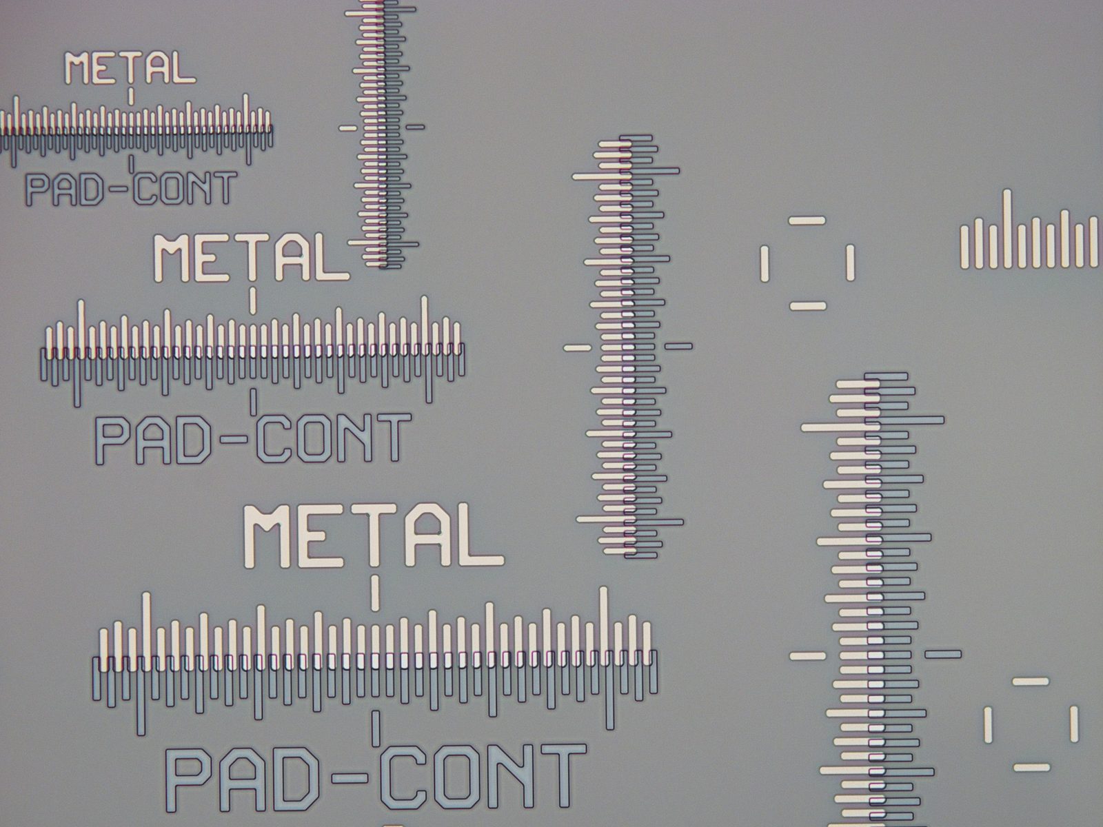 Metal and pad-contact alignment verniers